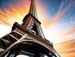 La Tour Eiffel se soulève-t-elle sur des vérins ? Découvrez la vérité !